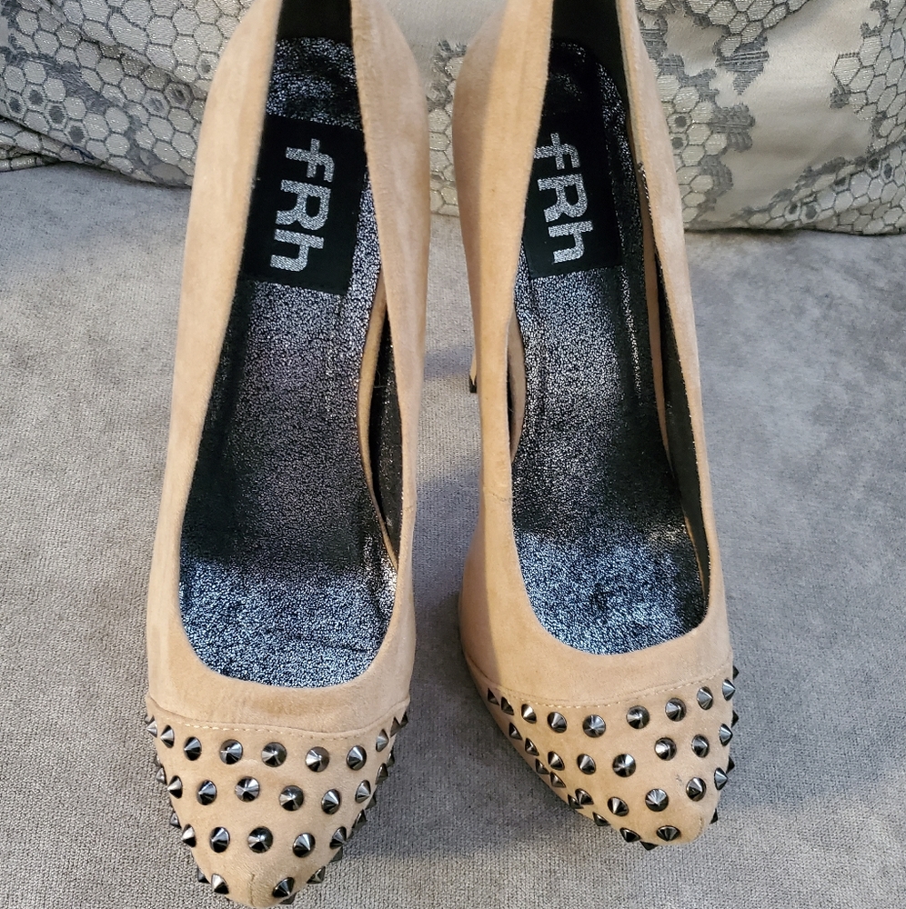 Pumps - Picture 2 of 2